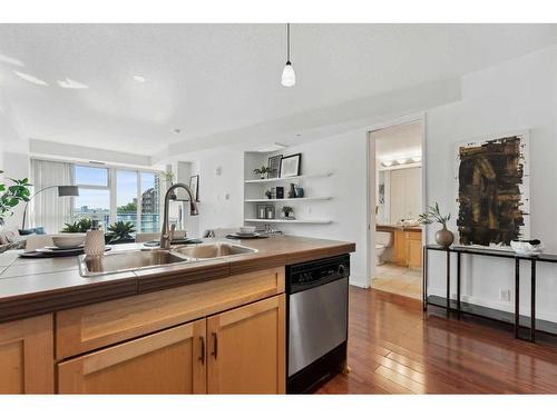 606-205 Riverfront Avenue Sw, Calgary, AB - Indoor Photo Showing Kitchen With Double Sink