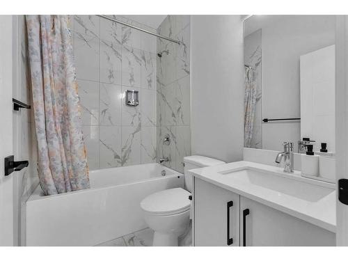 519 Corner Meadows Square Ne, Calgary, AB - Indoor Photo Showing Bathroom