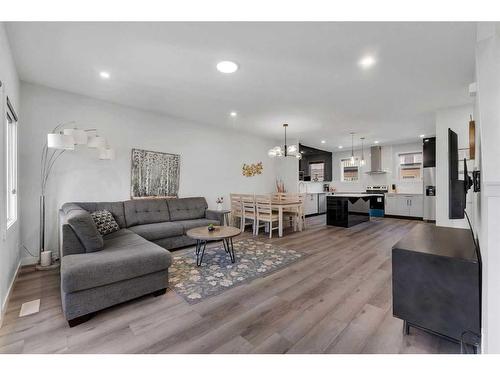 519 Corner Meadows Square Ne, Calgary, AB - Indoor Photo Showing Living Room