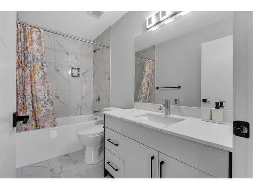 519 Corner Meadows Square Ne, Calgary, AB - Indoor Photo Showing Bathroom