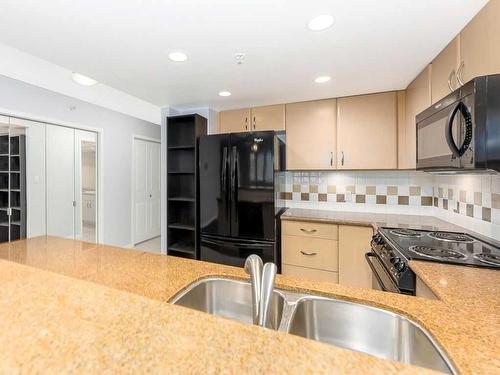 907-1108 6 Avenue Sw, Calgary, AB - Indoor Photo Showing Kitchen With Double Sink