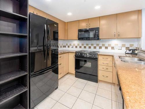 907-1108 6 Avenue Sw, Calgary, AB - Indoor Photo Showing Kitchen With Double Sink