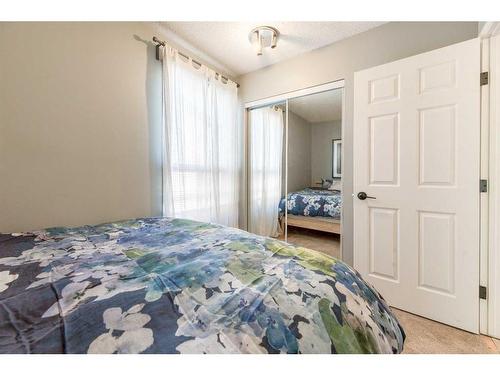 8518 47 Avenue Nw, Calgary, AB - Indoor Photo Showing Bedroom