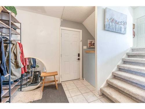 8518 47 Avenue Nw, Calgary, AB - Indoor Photo Showing Other Room