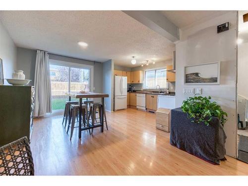 8518 47 Avenue Nw, Calgary, AB - Indoor Photo Showing Other Room