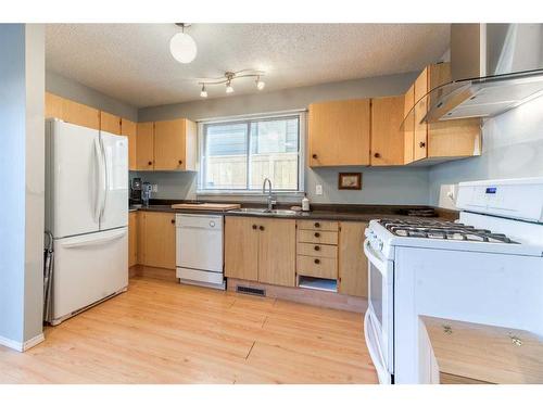 8518 47 Avenue Nw, Calgary, AB - Indoor Photo Showing Kitchen