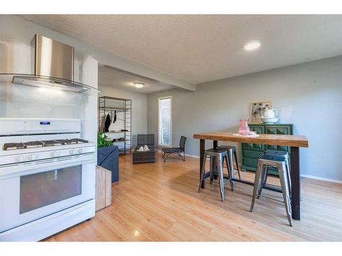 8518 47 Avenue Nw, Calgary, AB - Indoor