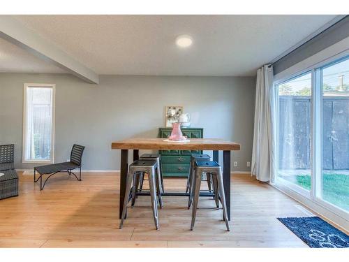 8518 47 Avenue Nw, Calgary, AB - Indoor Photo Showing Dining Room