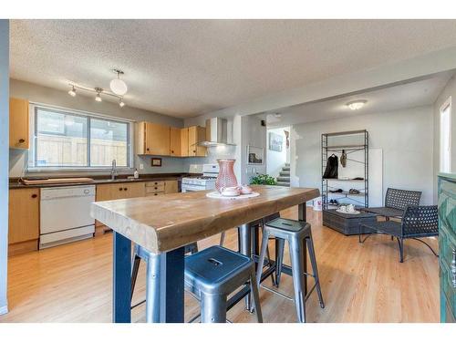 8518 47 Avenue Nw, Calgary, AB 