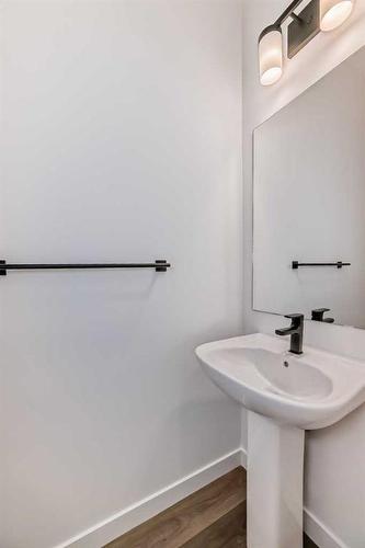 103 Saddlebred Place, Cochrane, AB - Indoor Photo Showing Bathroom