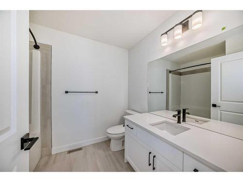 103 Saddlebred Place, Cochrane, AB - Indoor Photo Showing Bathroom