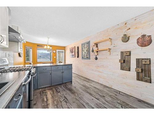 1763 Meadowbrook Drive Se, Airdrie, AB - Indoor Photo Showing Kitchen