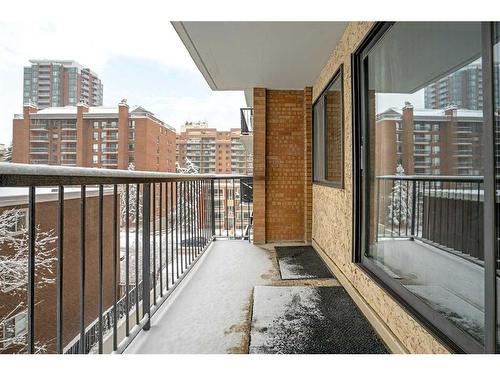 404-1330 15 Avenue Sw, Calgary, AB - Outdoor With Exterior