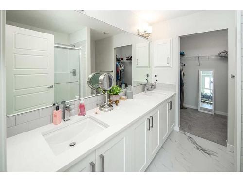 2205-42 Cranbrook Gardens Se, Calgary, AB - Indoor Photo Showing Bathroom