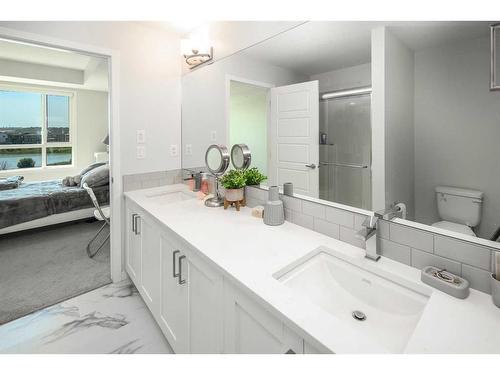 2205-42 Cranbrook Gardens Se, Calgary, AB - Indoor Photo Showing Bathroom