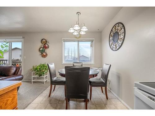 B-4607 46 Street, Innisfail, AB - Indoor Photo Showing Dining Room