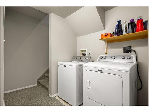 B-4607 46 Street, Innisfail, AB - Indoor Photo Showing Laundry Room