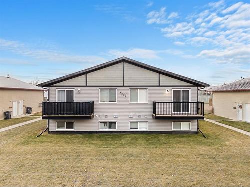 B-4607 46 Street, Innisfail, AB - Outdoor With Deck Patio Veranda With Exterior