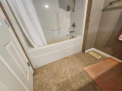 1061 Panatella Boulevard Nw, Calgary, AB - Indoor Photo Showing Bathroom