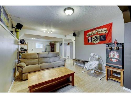 62 Jensen Heights Place Ne, Airdrie, AB - Indoor Photo Showing Living Room