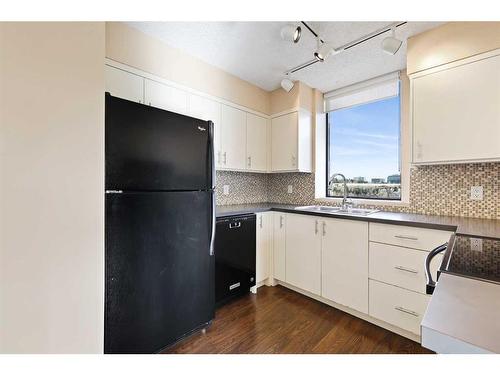 908-80 Point Mckay Crescent Nw, Calgary, AB - Indoor Photo Showing Kitchen