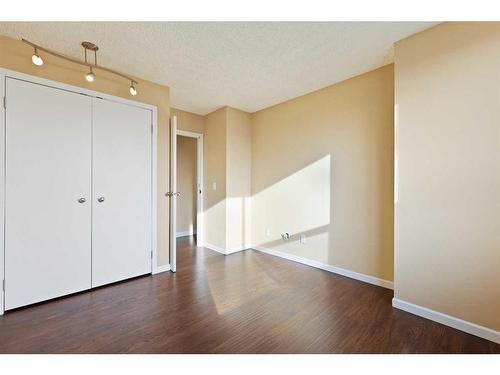 908-80 Point Mckay Crescent Nw, Calgary, AB - Indoor Photo Showing Other Room