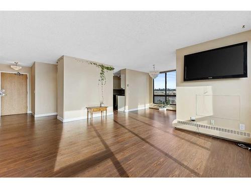 908-80 Point Mckay Crescent Nw, Calgary, AB - Indoor Photo Showing Living Room