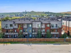 618 Greenbriar Common NW Calgary, AB T3B 6J2