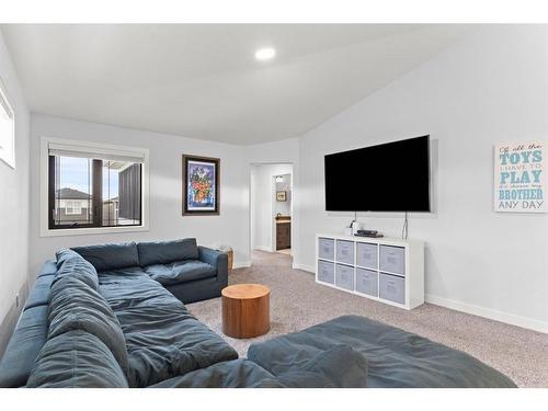 61 Creekstone Square Sw, Calgary, AB - Indoor Photo Showing Living Room