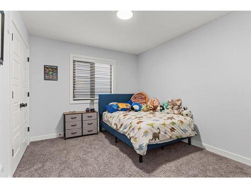 61 Creekstone Square Sw, Calgary, AB - Indoor Photo Showing Bedroom