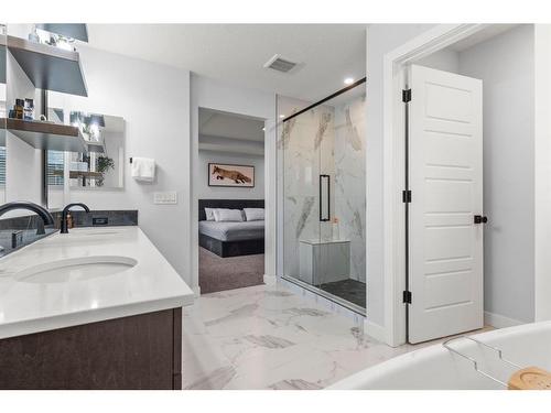 61 Creekstone Square Sw, Calgary, AB - Indoor Photo Showing Bathroom