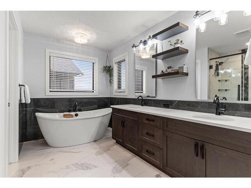 61 Creekstone Square Sw, Calgary, AB - Indoor Photo Showing Bathroom