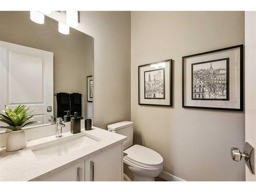 213-595 Mahogany Road Se, Calgary, AB - Indoor Photo Showing Bathroom