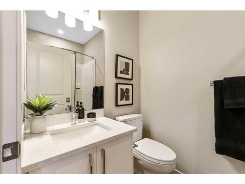 213-595 Mahogany Road Se, Calgary, AB - Indoor Photo Showing Bathroom