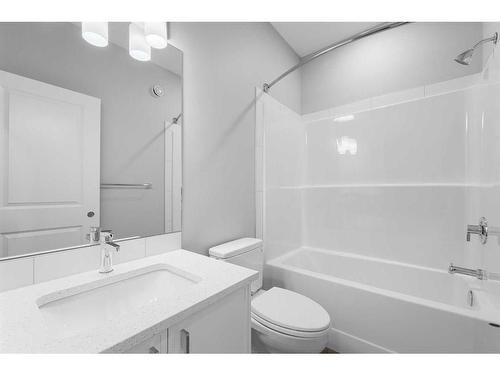 599 Mahogany Road Se, Calgary, AB - Indoor Photo Showing Bathroom