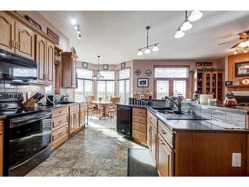 331067 Rge. Rd. 234, Rural Kneehill County, AB - Indoor Photo Showing Kitchen