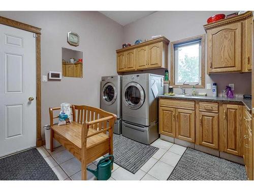 331067 Rge. Rd. 234, Rural Kneehill County, AB - Indoor Photo Showing Laundry Room