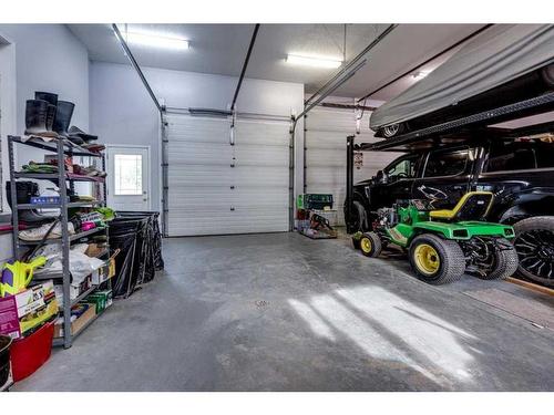 331067 Range Road 234, Rural Kneehill County, AB - Indoor Photo Showing Garage