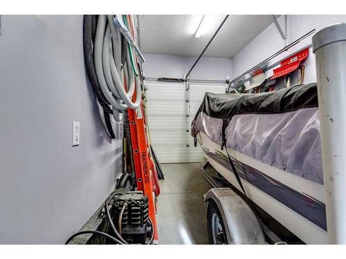 331067 Range Road 234, Rural Kneehill County, AB - Indoor Photo Showing Garage