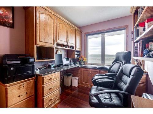 331067 Range Road 234, Rural Kneehill County, AB - Indoor Photo Showing Bedroom