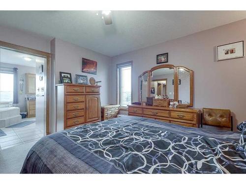 331067 Range Road 234, Rural Kneehill County, AB - Indoor Photo Showing Bedroom