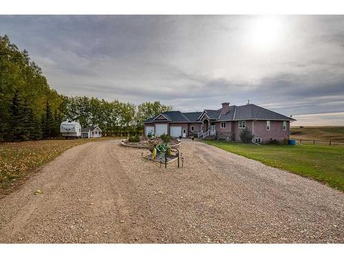 331067 Range Road 234, Rural Kneehill County, AB - Outdoor With Facade