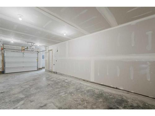 607 Mahogany Road Se, Calgary, AB - Indoor Photo Showing Garage