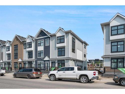 613 Mahogany Road Se, Calgary, AB - Outdoor With Facade