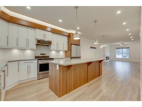 4403 26 Avenue Se, Calgary, AB - Indoor Photo Showing Kitchen With Upgraded Kitchen