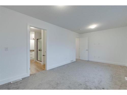 4403 26 Avenue Se, Calgary, AB - Indoor Photo Showing Other Room