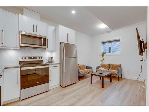 4403 26 Avenue Se, Calgary, AB - Indoor Photo Showing Kitchen