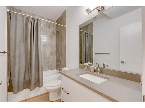 4403 26 Avenue Se, Calgary, AB - Indoor Photo Showing Bathroom