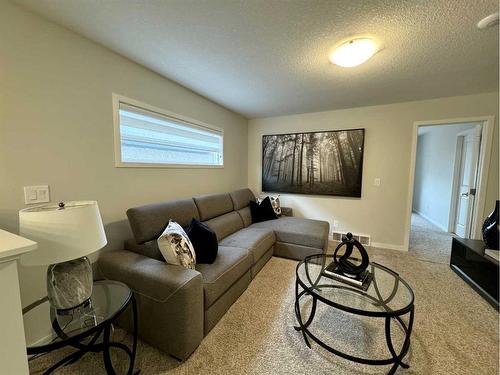 20 Cranbrook Green Se, Calgary, AB - Indoor Photo Showing Living Room