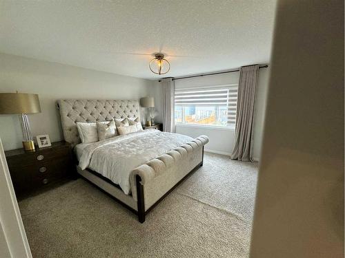 20 Cranbrook Green Se, Calgary, AB - Indoor Photo Showing Bedroom